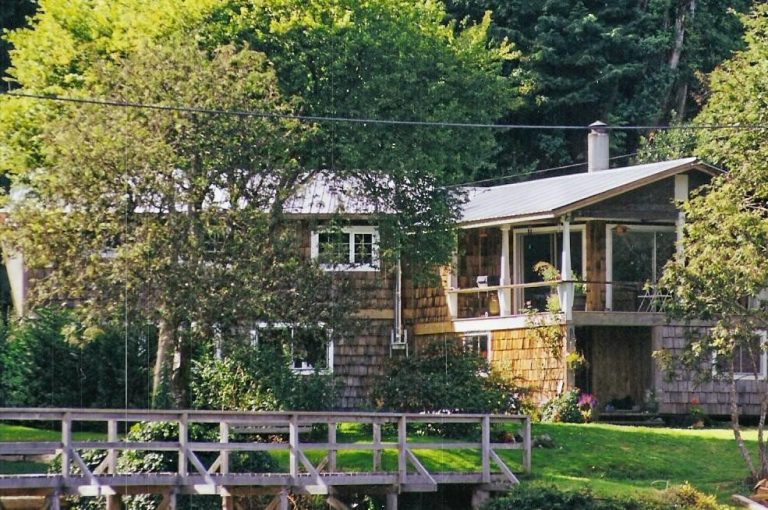 Kyuquot Beach House Salmon Fishing Family Owned & Operated for over